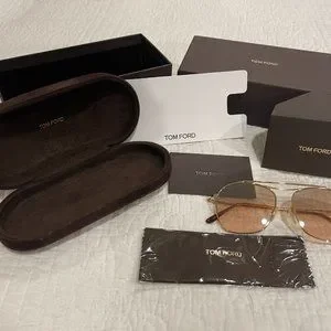 小物 TOM FORD KIT ASTUCCIO RIGIDO B8 UOMO Tom Ford - Kit Astuccio Rigido B8 Uomo | eBay